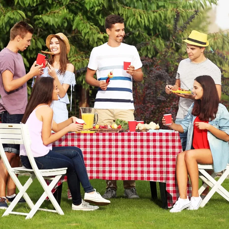 Tovaglia impermeabile rettangolare a quadretti rossi bianchi da 3 pezzi 54X108 pollici Tovaglia in plastica usa e getta con stampa in oro per Easte