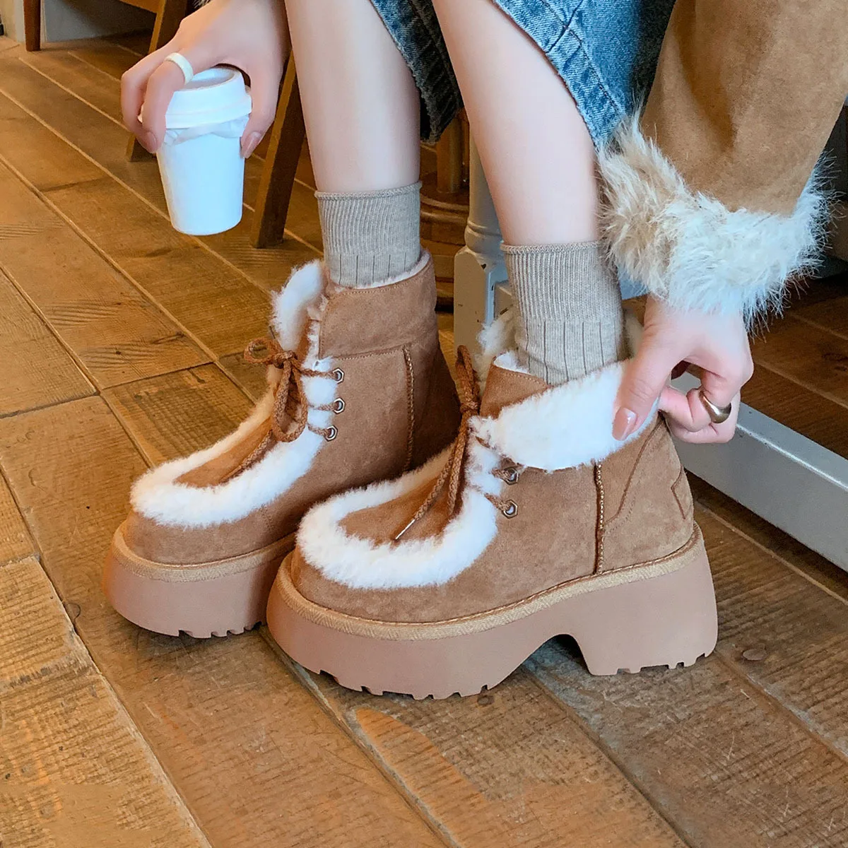 Winter new cattle anti-velvet thick-soled snow boots~ round head cross-lace thickened wool thick high-heeled short boots large