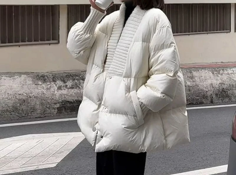 سترة شتوية قصيرة بيضاء جديدة من القطن سترة قطنية فضفاضة بأكمام طويلة 2025