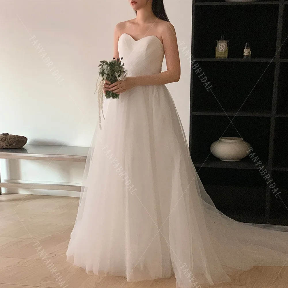 Customized Sweetheart Neck Tulle Wedding Dress With Detachable Short Sleeves Elegant A Line Sweep Train Bridal Photoshoot Dress