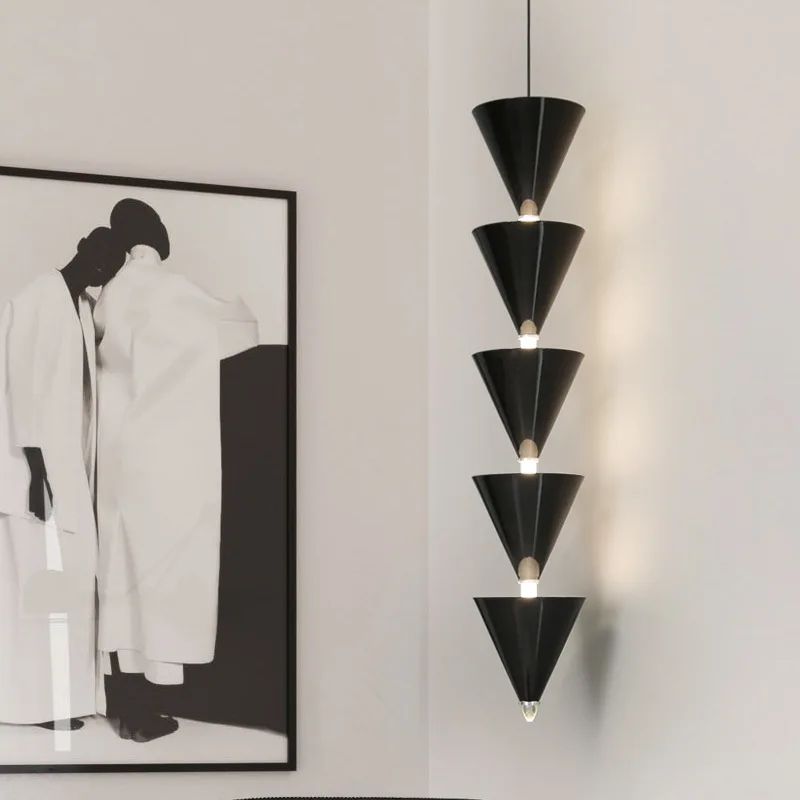 Slaapkamer nachtkastje zandtrechter kroonluchter hoorn gepersonaliseerde studie ontwerp achtergrond muur sfeer woonkamer kroonluchter