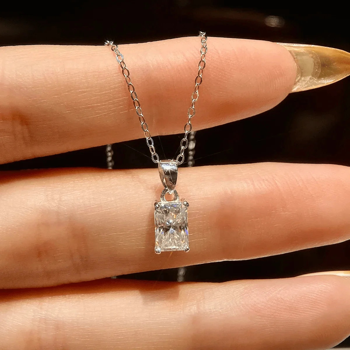 1pc 1/2Carat S925 Sterling Silver Moissanite Pendant Necklace: Exuding Understated Elegance. A Stylish Accessory To Enhance.