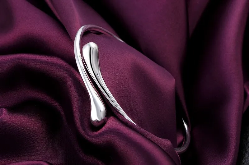 

Популярные украшения: изысканные браслеты-манжеты из стерлингового серебра 925 пробы в форме капли для женщин, модные подарки на свадьбу, вечеринку, Рождество