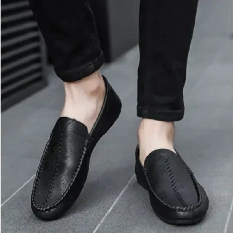 Mocassini da uomo firmati scarpe Casual in pelle di grandi dimensioni mocassini di marca di lusso Slip On Driving Shoes mocassini alla moda leggeri