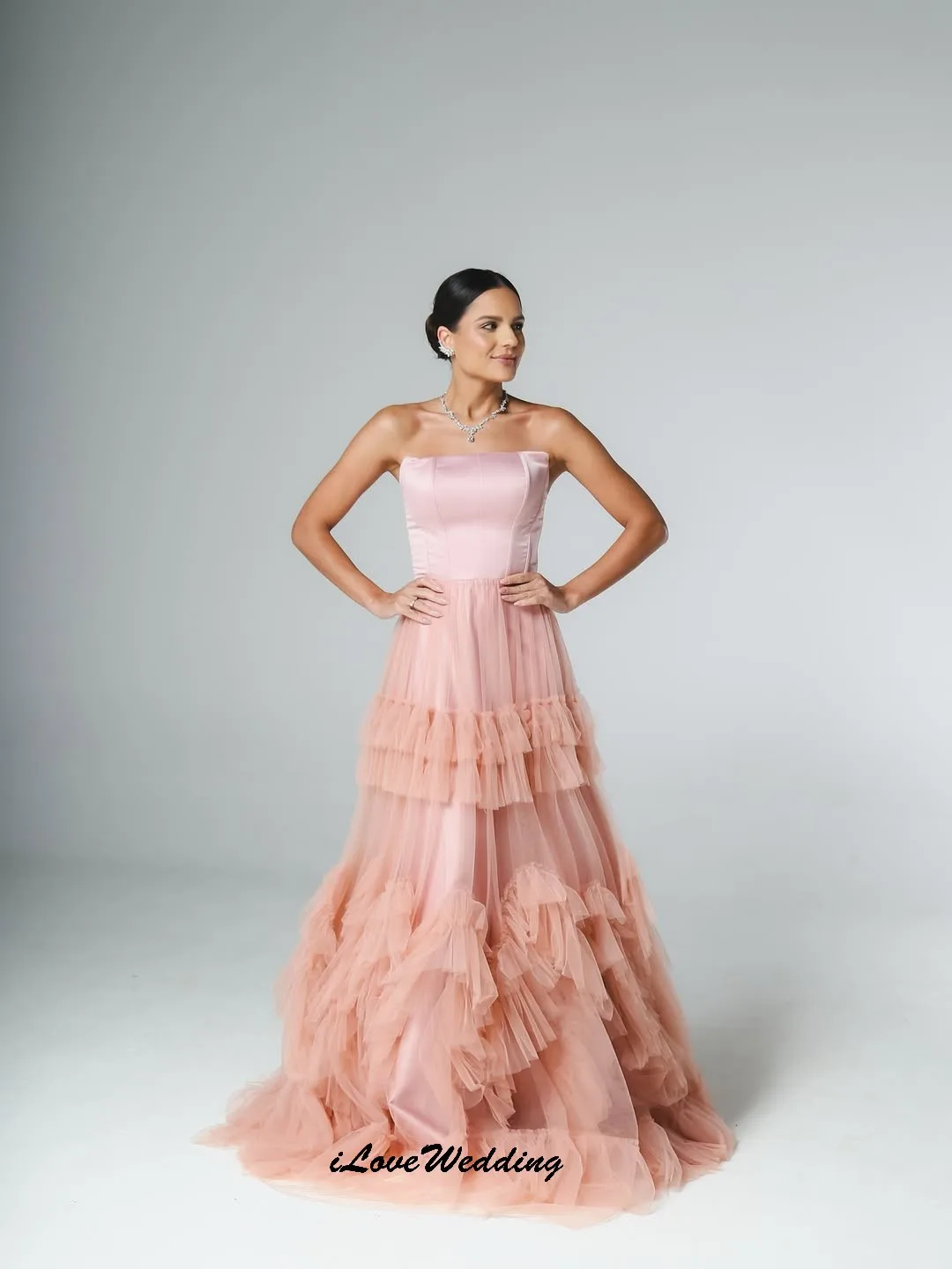 핑크 스트랩리스 프롬 드레스 2025 튤 A라인 웨딩 파티 드레스 여성용 게스트 티어드 롱 이브닝 드레스 갈라 맞춤 제작