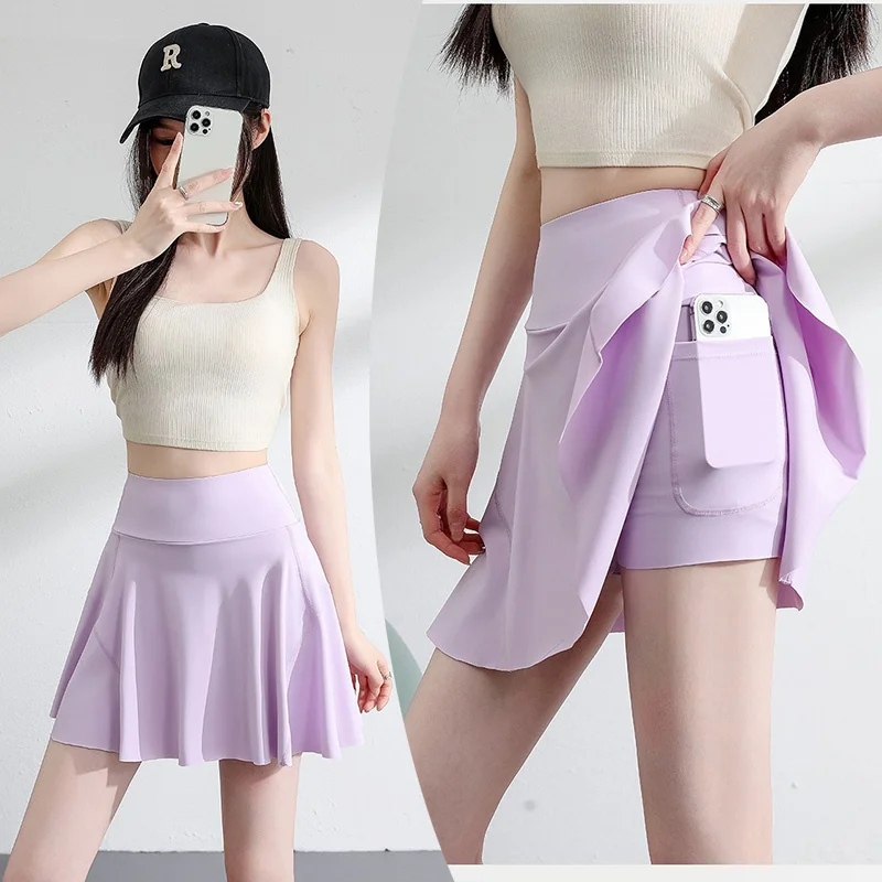 تنورة يوجا ناعمة قابلة للتمدد من Aiithuug مع شورت مدمج مع جيب تنورة جولف عالية الخصر للتحكم في البطن وتنورة تنس للتمرين