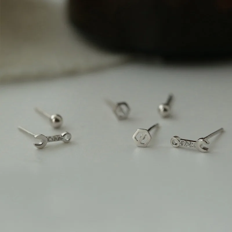 

New Trendy Silver Color Stud Earrings Cute Screw Wrench Asymmetric For Women Girl Gift Fashion Jewelry Dropship Wholesale