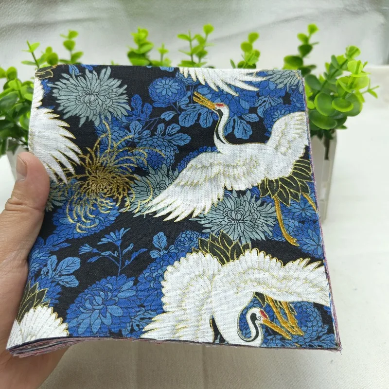 50 قطعة من نسيج القطن الحرفي - مادة مرقعة بطباعة زهور من رقائق الذهب لخياطة اللحف ومشاريع الحرف اليدوية ذاتية الصنع