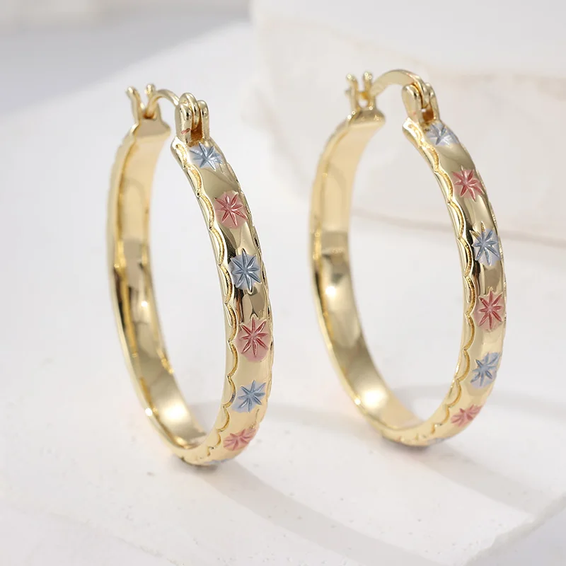 Klassische, schlichte Design-Creolen für Damen, goldfarben, geometrisches Muster, Metall-Ohrringe, geeignet für verschiedene Anlässe, Schmuckgeschenke