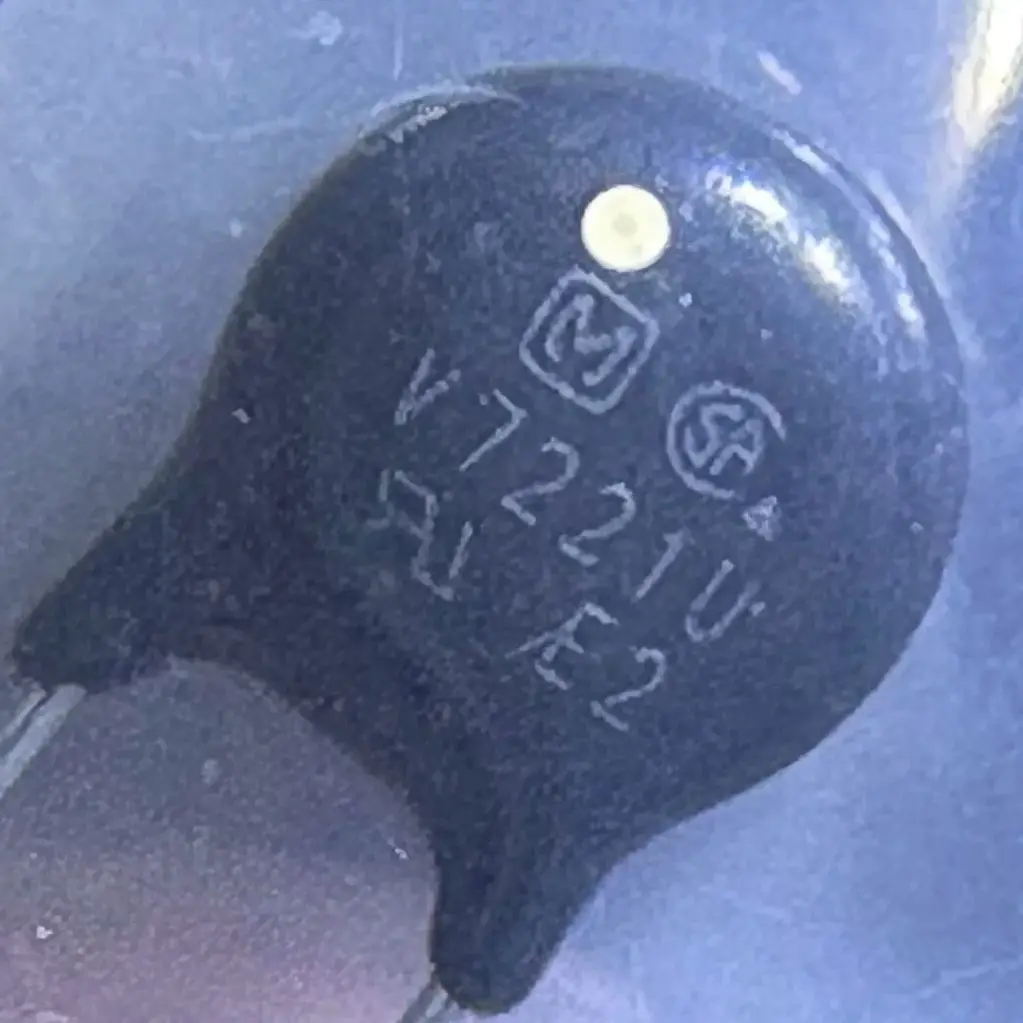 ERZ-V07D221 22V 7Mm…