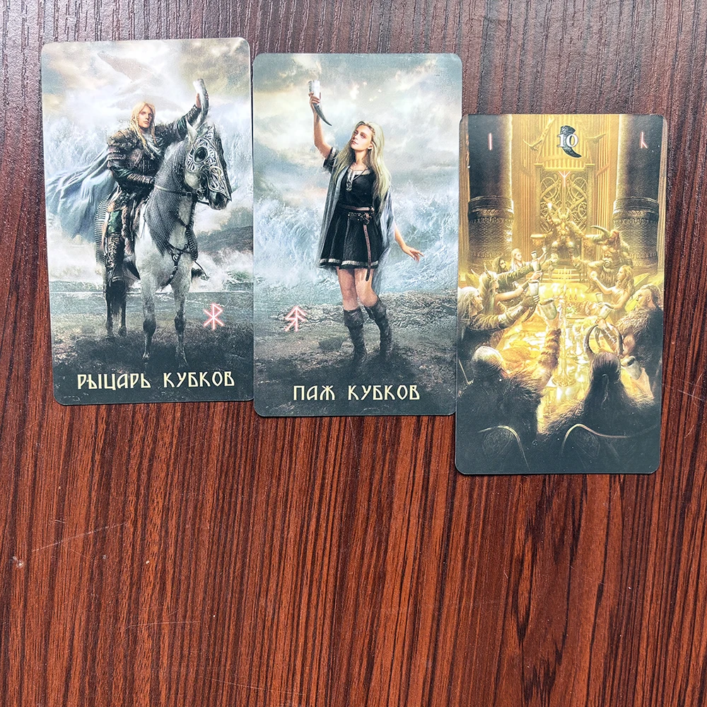 Mazzo di tarocchi rune in russo |   Carte da divinazione della mitologia nordica scura |   Set da 78 carte con guida PDF |   Arte vichinga mistica
