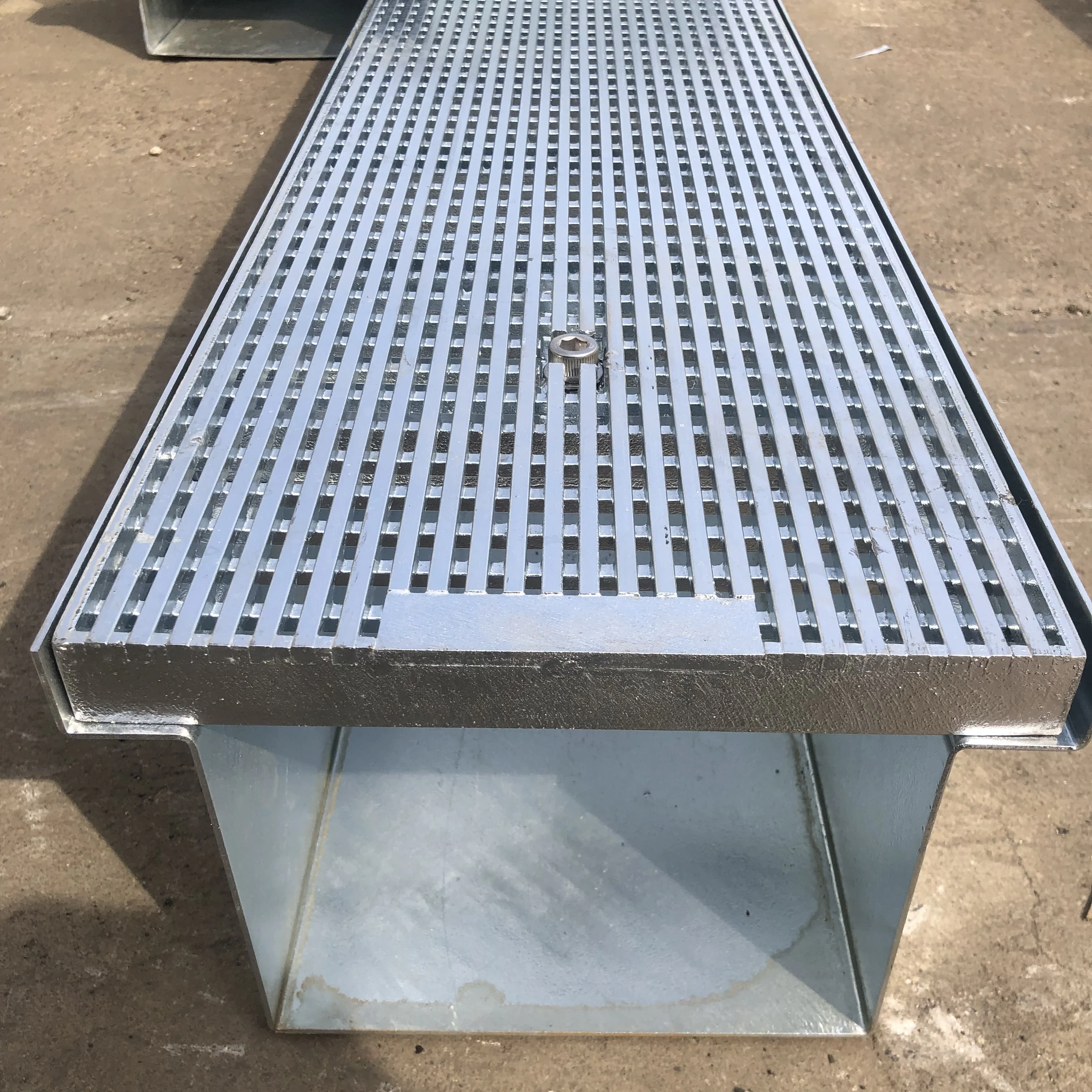 

Australia Traditional Galvanized Trench Box Grates Durable Stainless Steel Driveway Storm Drainage Channel