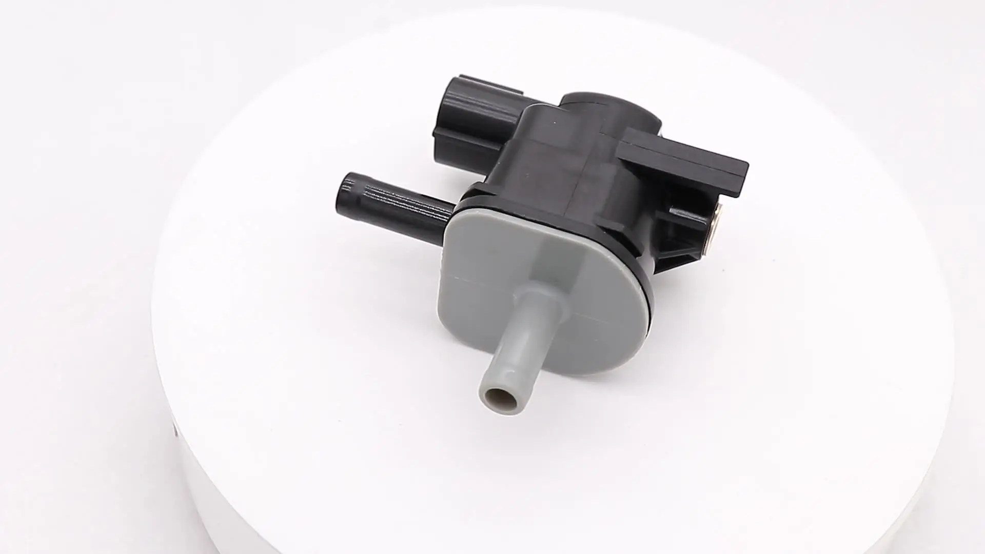 Vapor Canister Purge Valve Solenoid L518-18-741 L51818741 for