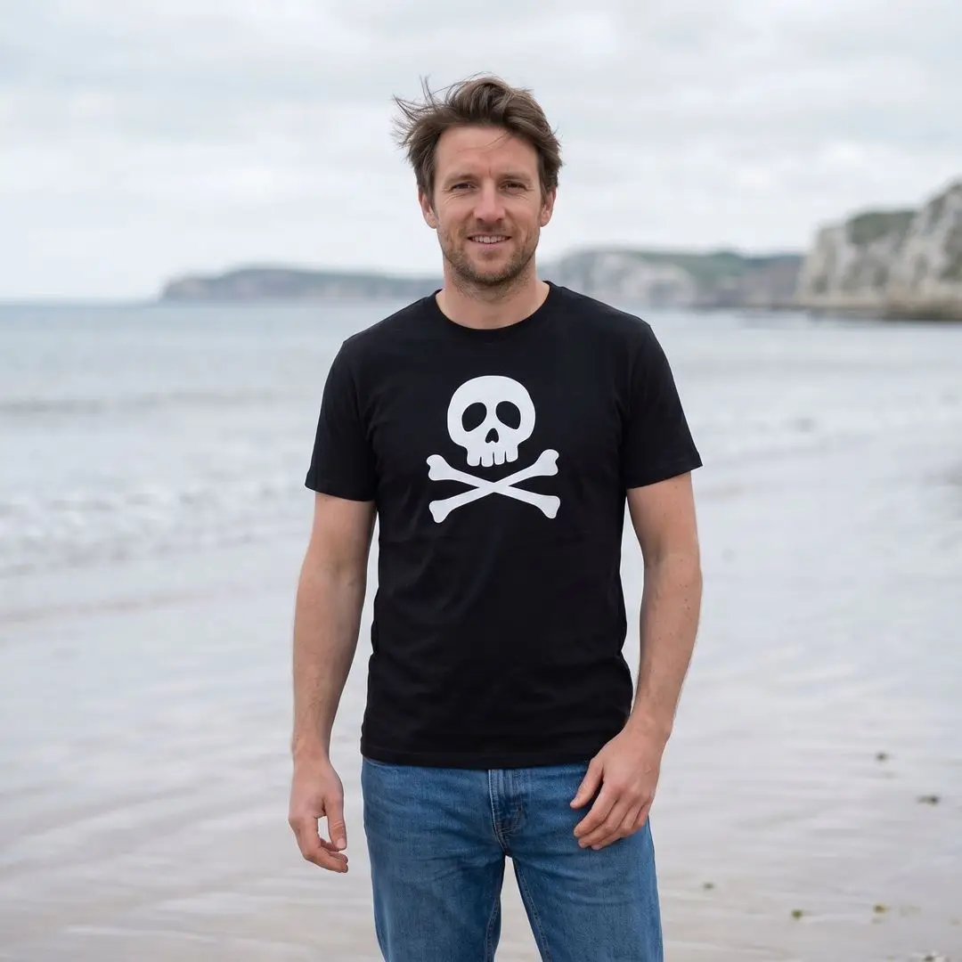 Skull and Crossbones T Shirt _ Jolly Roger Tee Graphic Cotton T-shirt High-end Luxury Unisex Style Both of Men and Women