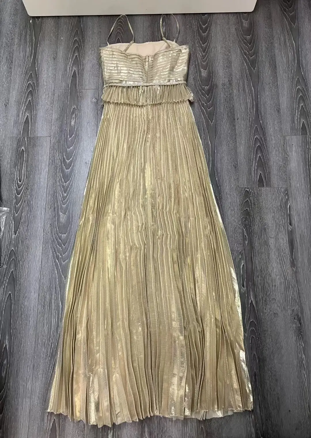 2024 Early Spring Heavy Industry Metal Feeling Gold High Waist Suspended Strap Bra Pleated Dress