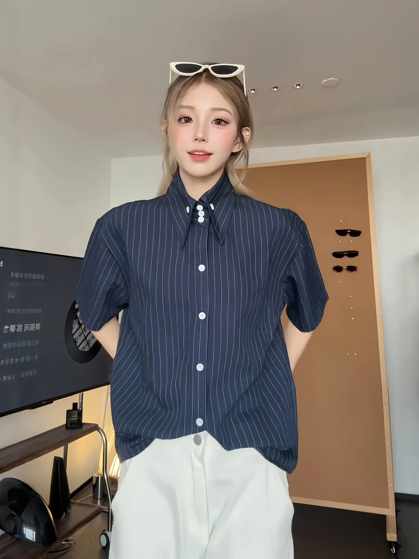 

Cleanfit High Sensitivity Stripe Short Sleeve Ice Silk Shirt Men Women Summer Fashionable Multi-Button Loose Fit Breathable