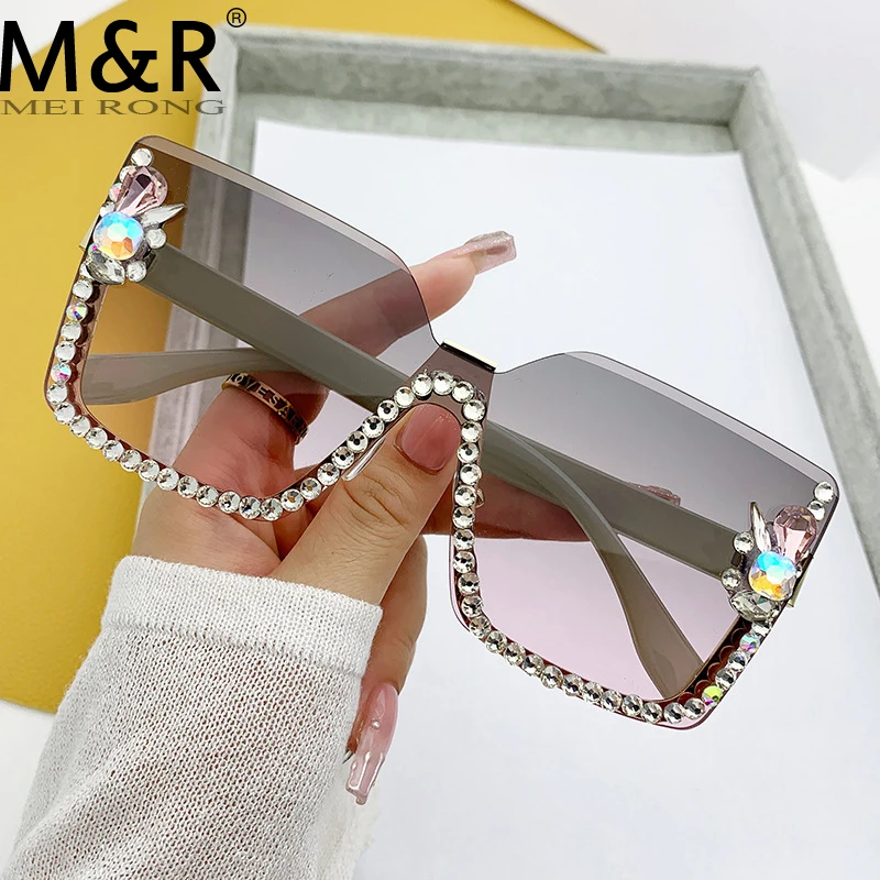 

Luxury Diamond Glasses Effect Lady Heart Lenses Sunglasses For Women Driving Eyeglass Female Sun Glasses UV400 Black Eyewear