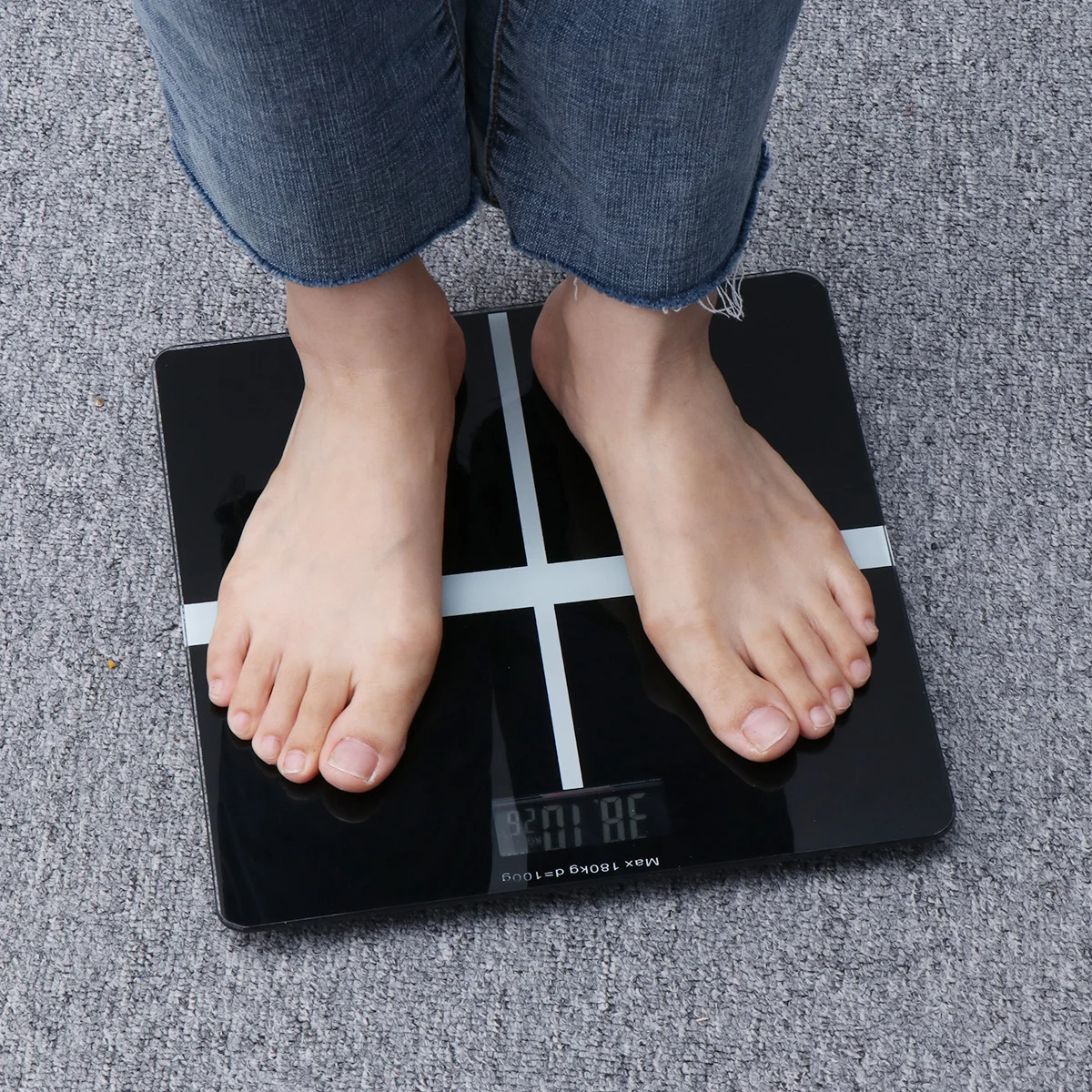 Timbangan Badan Digital Presisi Tinggi 4 Sensor Akurasi 1G Layar LCD Hitam untuk Kamar Mandi