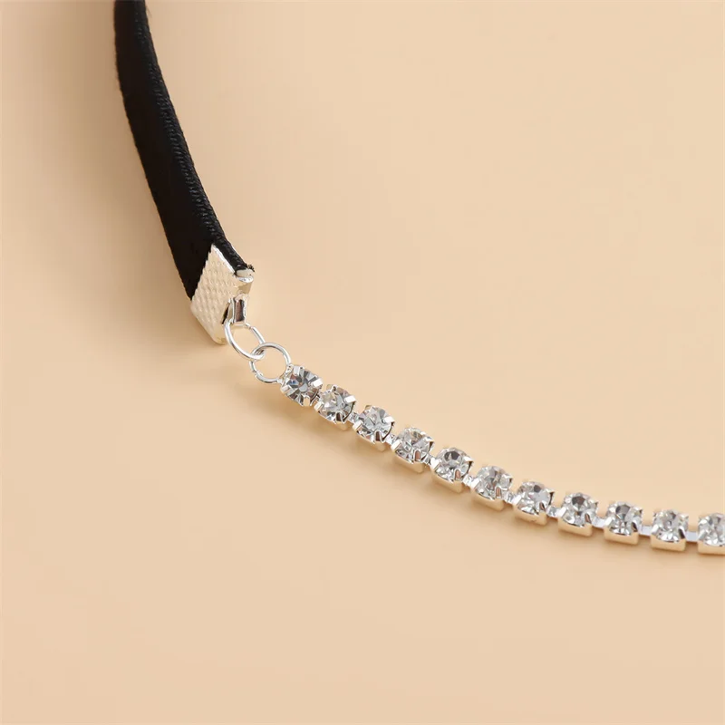 Minimalist Inlaid Rhinestone Chain Leg Link Black Elastic Band Crescent Shape Pendant For Women Girl Fashion Jewelry Accessories