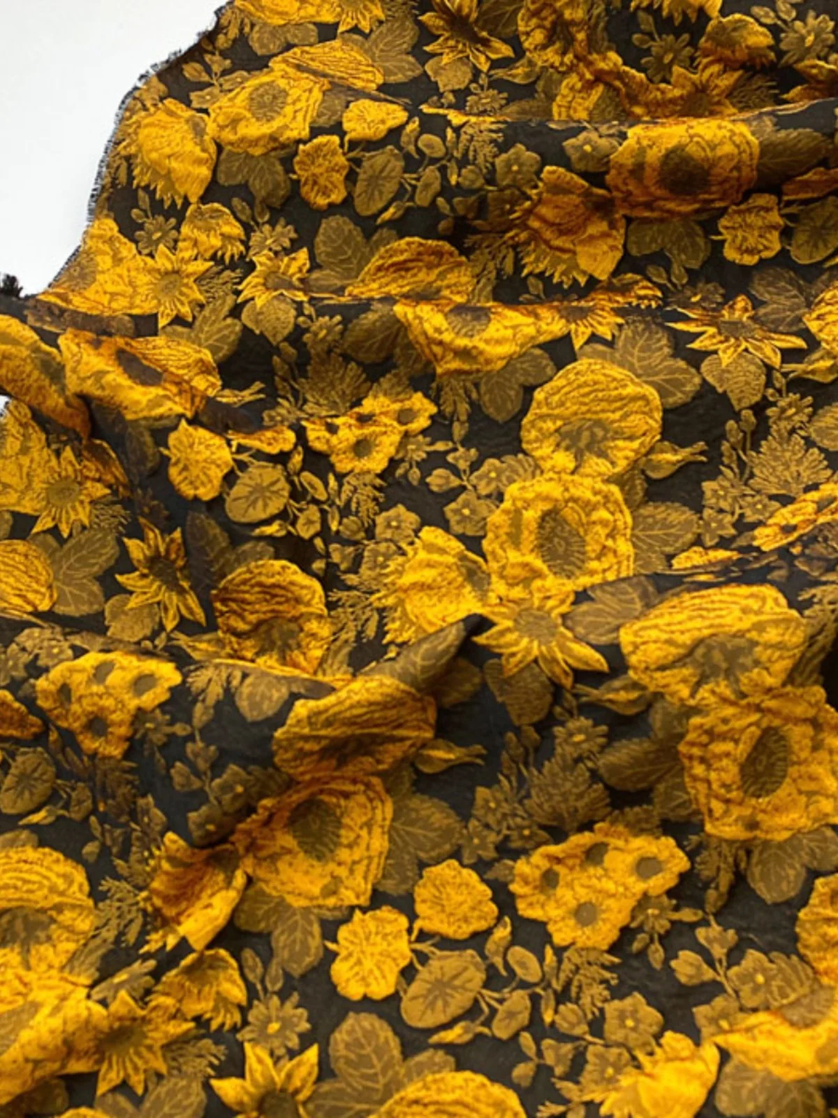 Embroidery Cream - Tessuto Giallo Petrol con Grande Ricamo