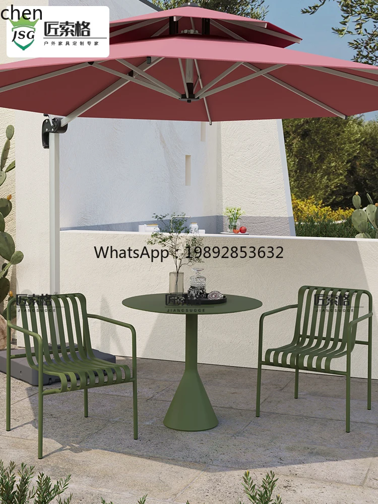 Café, Freizeitbereich, Verhandlungstisch und Stuhl, Kombination aus Balkon im Freien, Hotel, zwei Stühle, ein Tisch, Innenhof