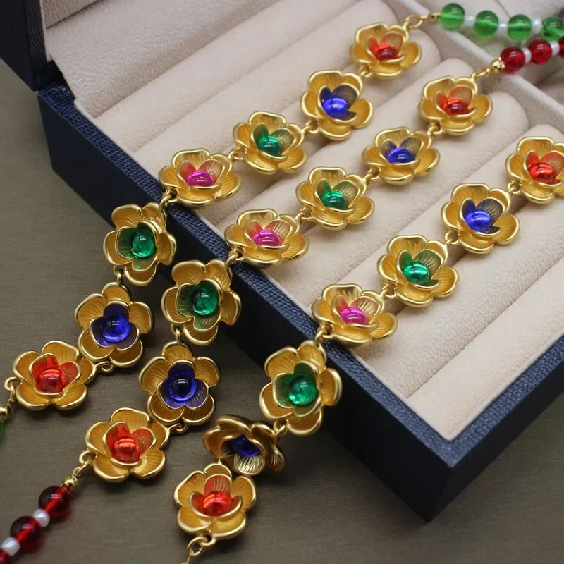 

Европейское и американское летнее средневековое цветное глазурь, туман из драгоценных камней, настоящее золотое ожерелье из стеклянных бусин с цветком