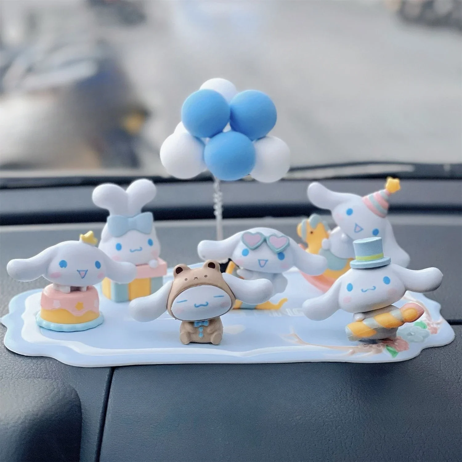 MINISO Sanrio Cinnamon Dog Car Center Console Balloon Party Set Ornaments Kawaii Big Eared Dog Women's Car Interior Decorations