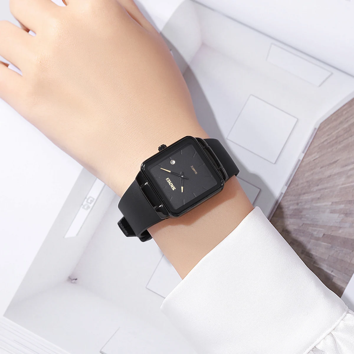 Relojes SKMEI de cuarzo para tiempo al aire libre, relojes de pulsera simples informales para mujer, moda masculina, reloj deportivo Clcok resistente al agua 3Bar para hombres y mujeres