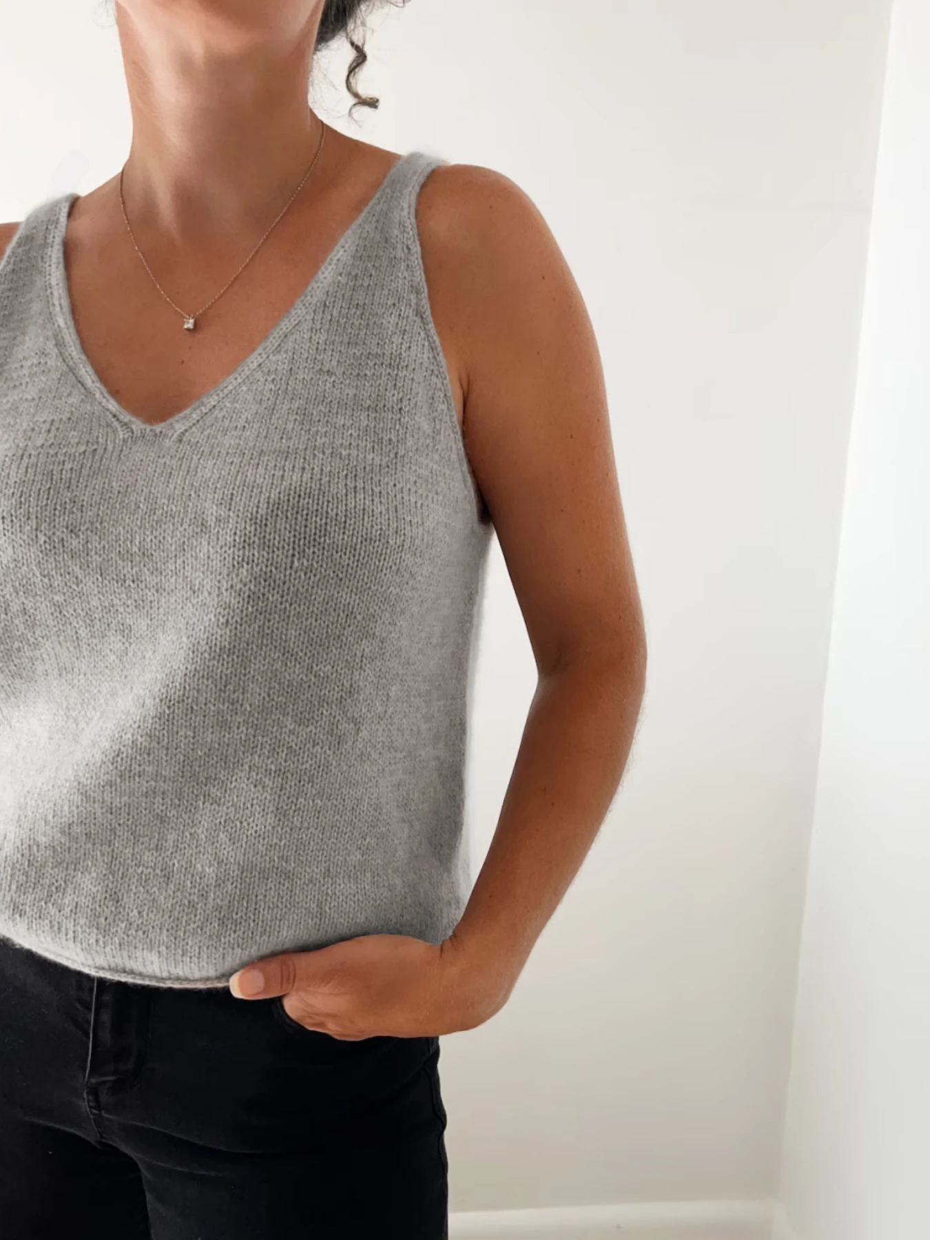 Knitting Vintage Tank Top V-Neck Sleeveless Aesthetic Loose Summer Clothes For Women Solid Basic Elegant Women\'s clothing