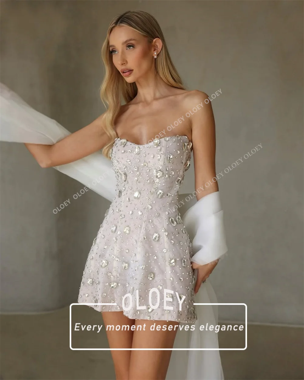 OLOEY Luxury Strapless A-Line Short Wedding Dress with Tulle Scarf Hand Sewing Crystals Mini Bridal Gown Customized Robe De Mari