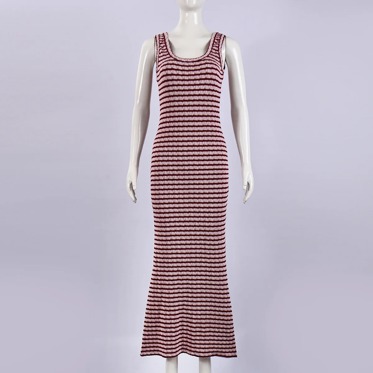 فستان صيف 2025 الجديد عبر الحدود ذو العرض الخاص النحيف المخطط بدون أكمام فستان ذيل السمكة الأوروبي والأمريكي Cw69163