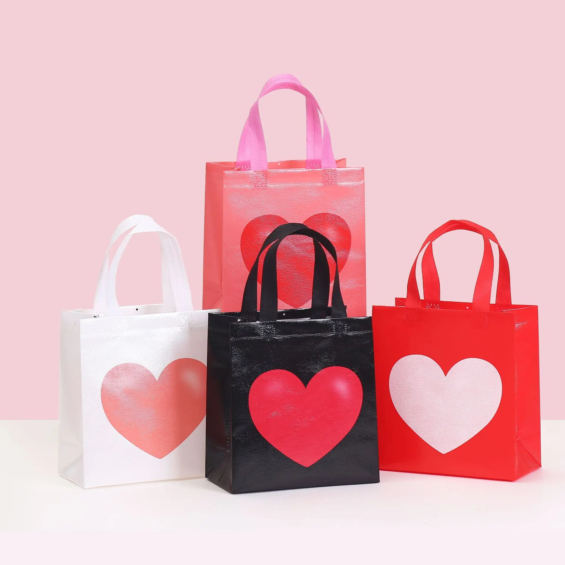 

24pcs Valentine's Day Gift Packaging Bags Heart Non-woven Birthday Mother Day Handle Bag Party Decor Wedding Favors for Guests