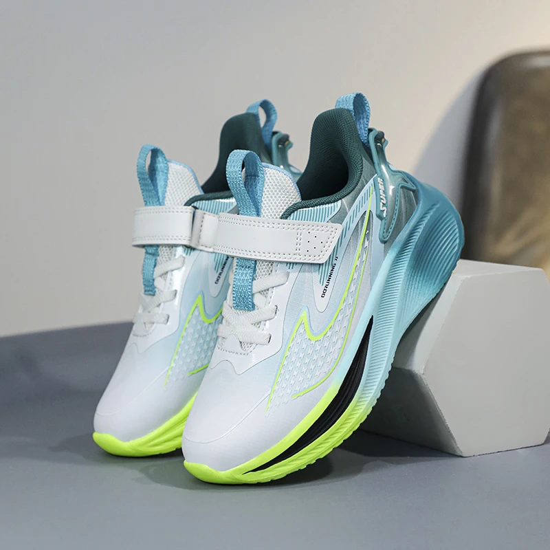 

Детская обувь, новинка 2024, дышащая Нескользящая спортивная обувь для студентов, сетчатая обувь на липучке, амортизирующие беговые кроссовки для больших детей