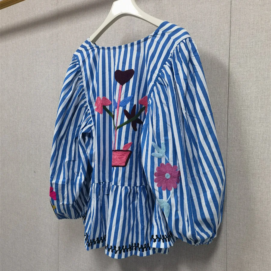 เสื้อเชิ้ตหลวมลายทางสีฟ้าของผู้หญิงแขนยาวผูกแฟชั่นเสื้อลําลอง