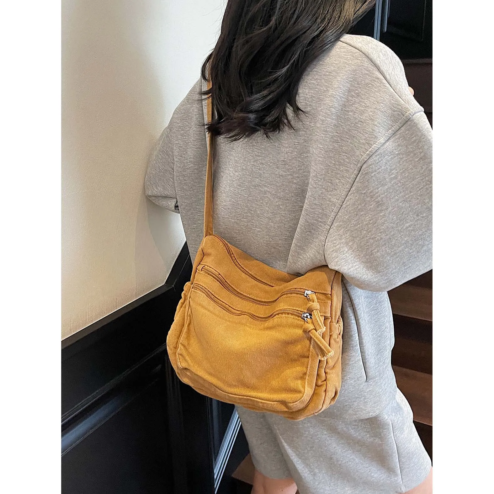 

Old style denim bag for women, large capacity 2025 new casual shoulder crossbody bag, casual travel commuting bag