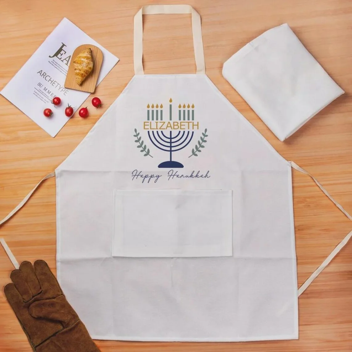 Benutzerdefinierte Menora-Design-Schürze mit Namen, wasserdichte Küchenschürze mit Tasche, Chanukka und Weihnachtsgeschenk für die Kochfamilie