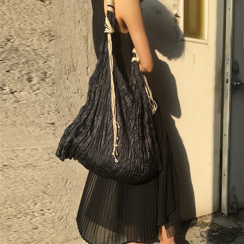 2024 Irregular Tassel Pleated Women's Bags, European And American Fashion Personalized Straps, One Shoulder Crossbody Bag Trend