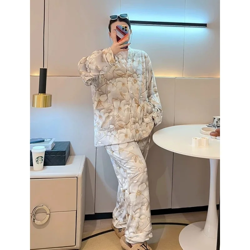 

Мужской модный комплект из двух предметов: рубашка с длинным рукавом и мультяшным принтом (до 300 фунтов), свободные повседневные брюки. Осенне-весенний вариант.