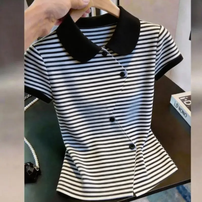 Camisetas vintage a rayas con botones irregulares y manga corta para mujer, tallas grandes, moda de verano, estilo coreano, ropa juvenil que combina con todo.