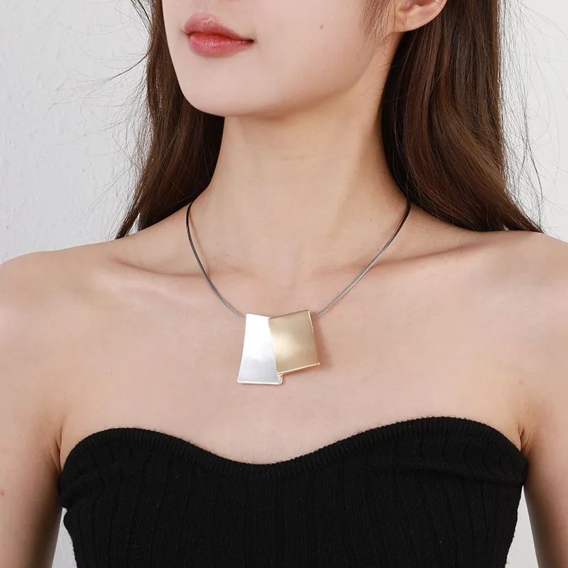 جديد لأوروبا والولايات المتحدة قلادة شعبية متعددة الاستخدامات هندسية قصيرة URL بسيطة للمرأة غير لامعة