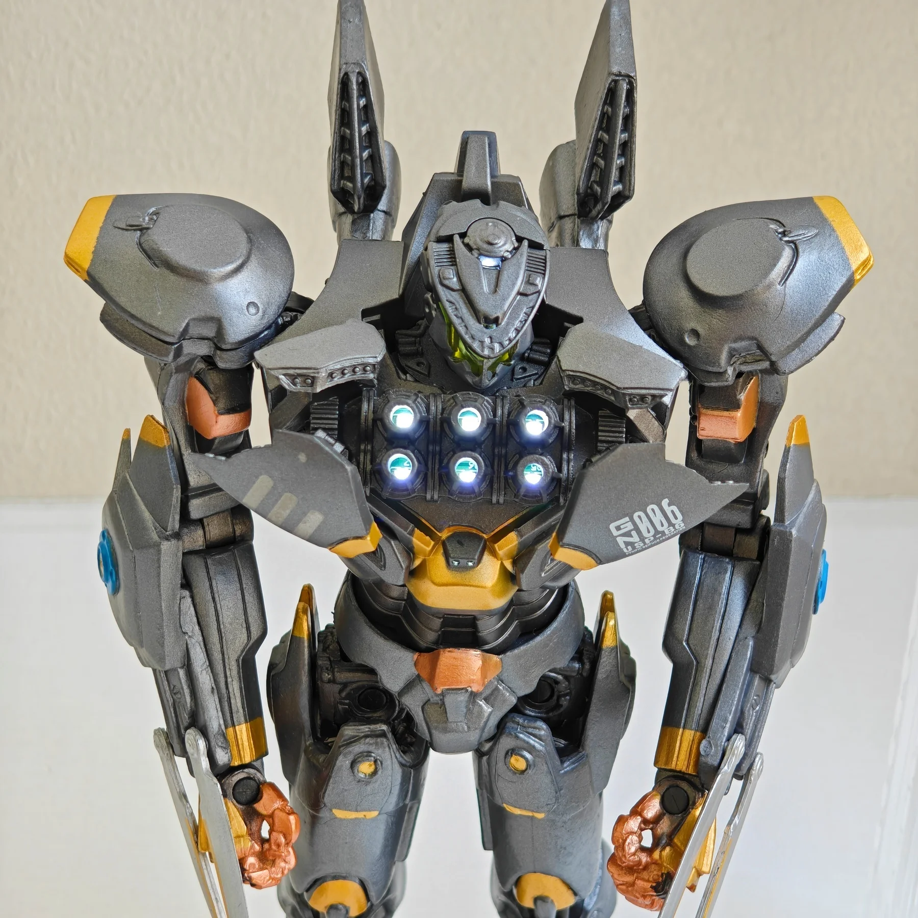 

18CM Luminous Version Pacific Emit NECA Figure Striker Eureka Striker Eureka Collectible Model Decoration