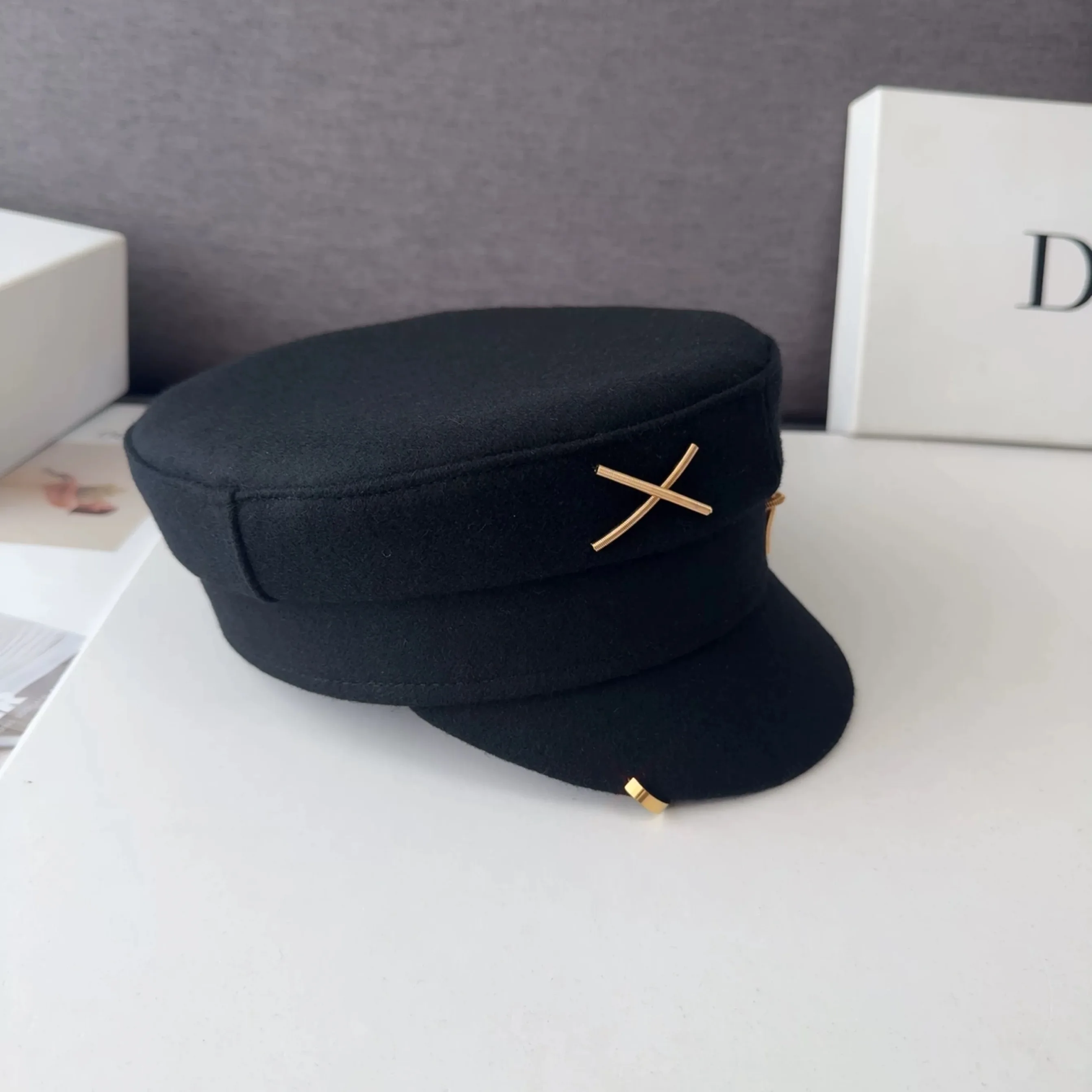 New  Women\'s Fashion Flat Cap British Retro Newsboy caps with Earrings Pierced Baker Boy Cap