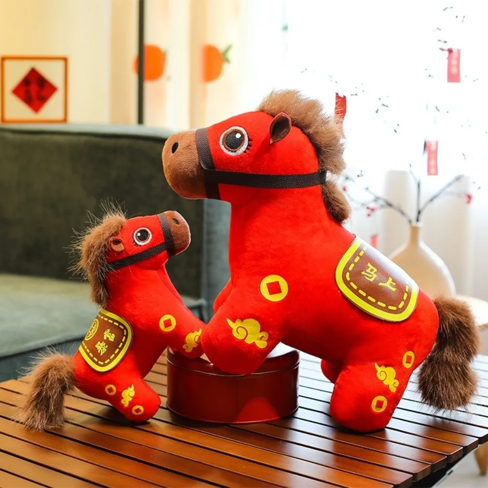 

Red Horse Plush Toys Letter Print Soft Stuffed Cartoon Horse Doll Decorative Realistic Zodiac Pony Figurine Chinese New Year
