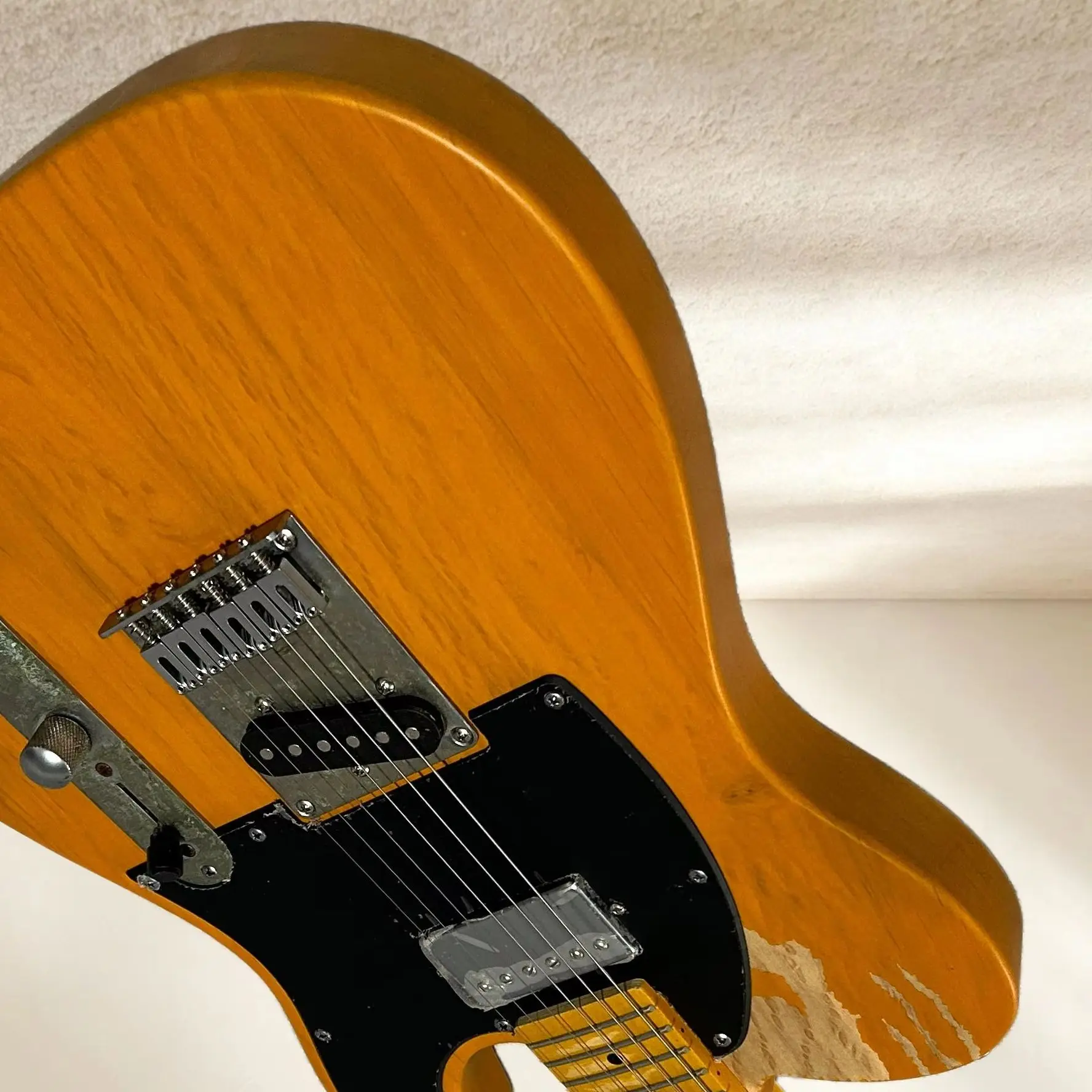 Aged Electric Guitar Maple Fretboard Transparent Yellow Color Alder Body
