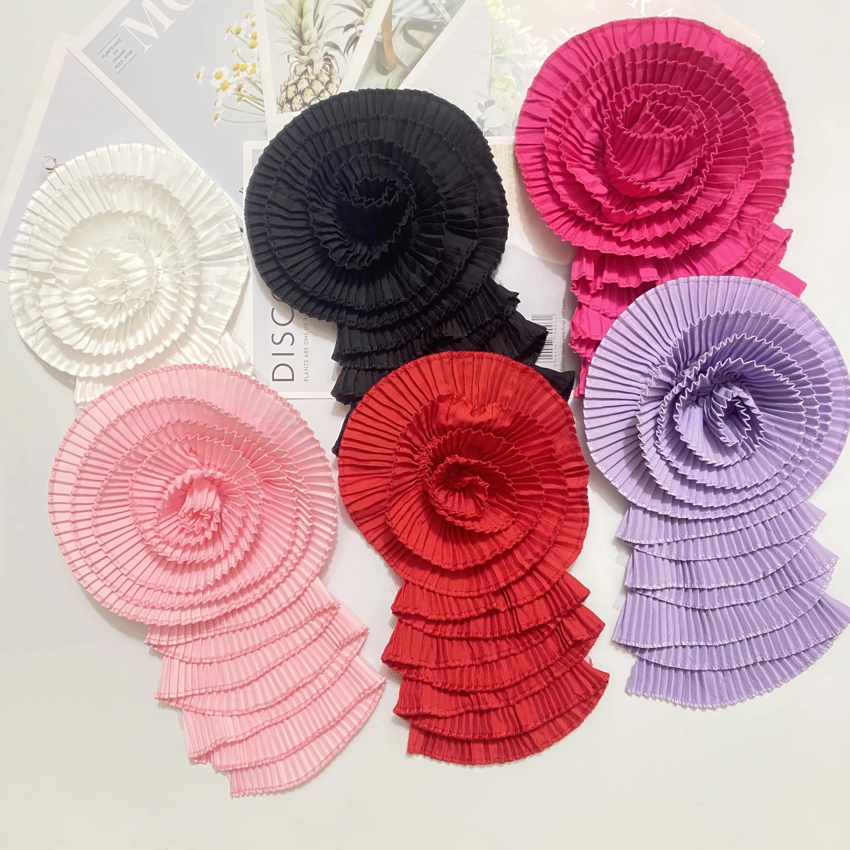

2pcs iron on patches New minimalist pleated flower patch Clothing evening gowns handmade cloth stickers parches velcro mochila