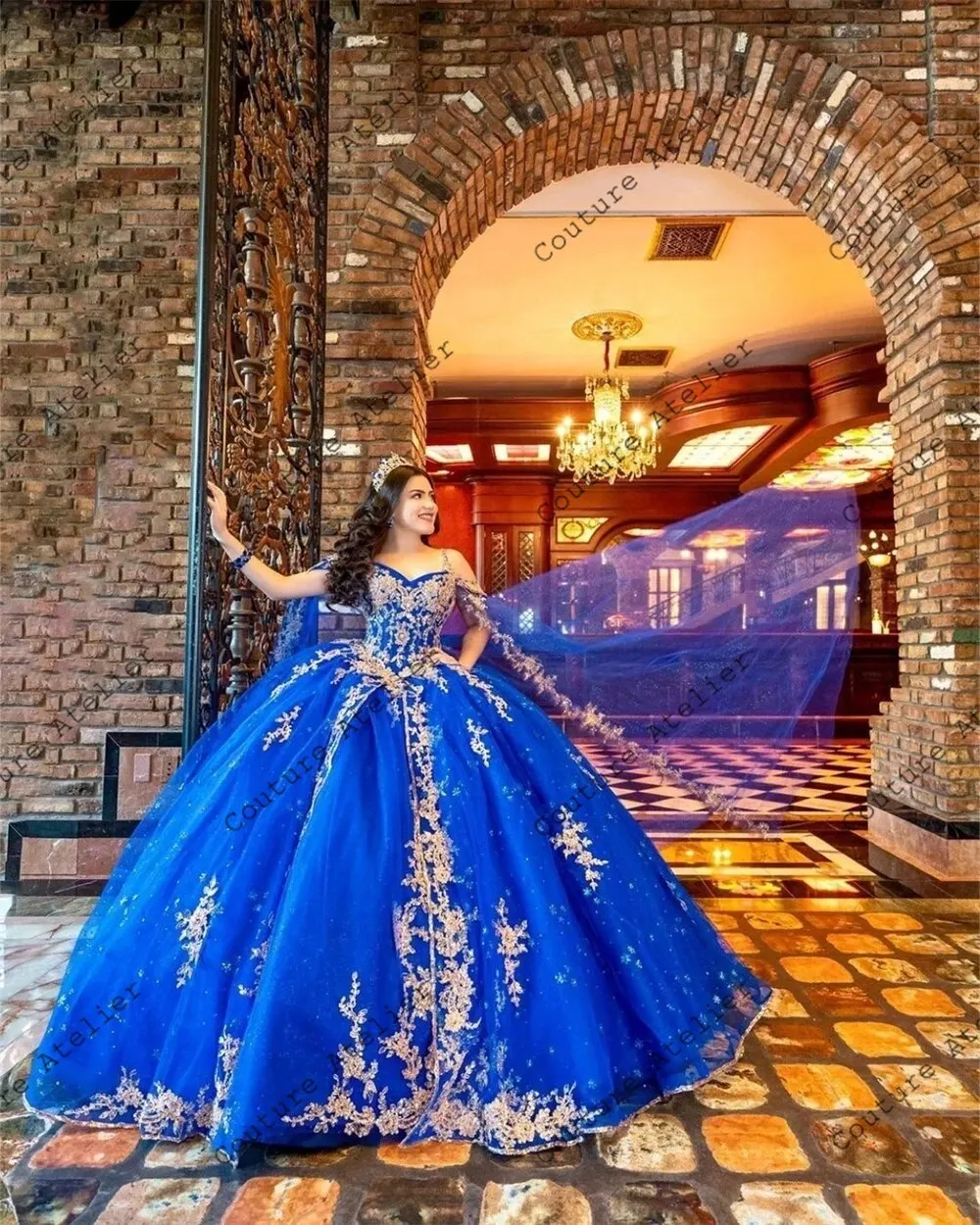 Royal Blue Light Gold Lace Appliques Spaghetti Quinceanera Dresses For Girl Cape Ball Gown Dress For Sweet 15 16. dostosowane do indywidualnych potrzeb