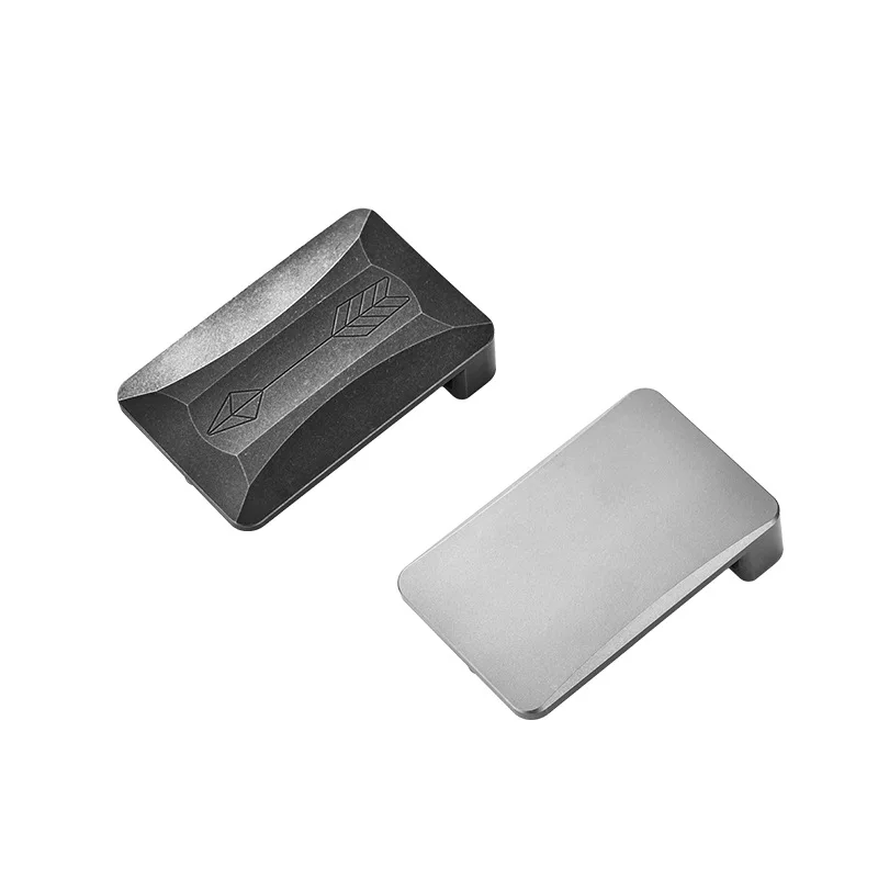 سبائك التيتانيوم متعددة الوظائف مقاومة للصدأ مقاومة للاهتراء حزام مشبك EDC في الهواء الطلق المحمولة T أدوات إنقاذ الطوارئ العملية