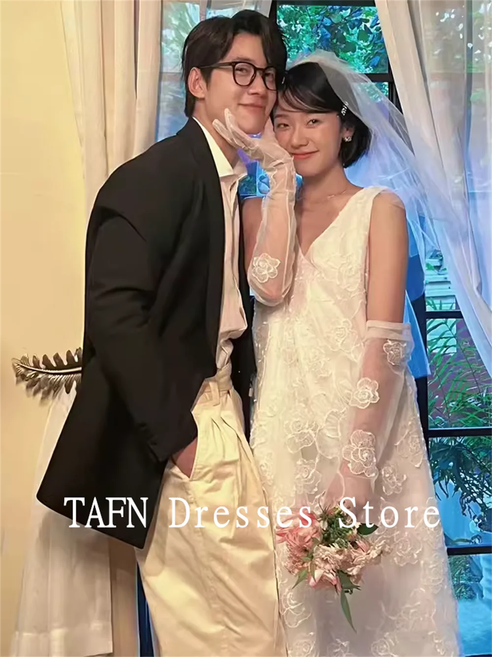 TAFN Korea White Wedding Dresses Floral V-Neck Sleeveless Bridal Reception Dresses A-line Lovely Party Dresses ウエディングドレス