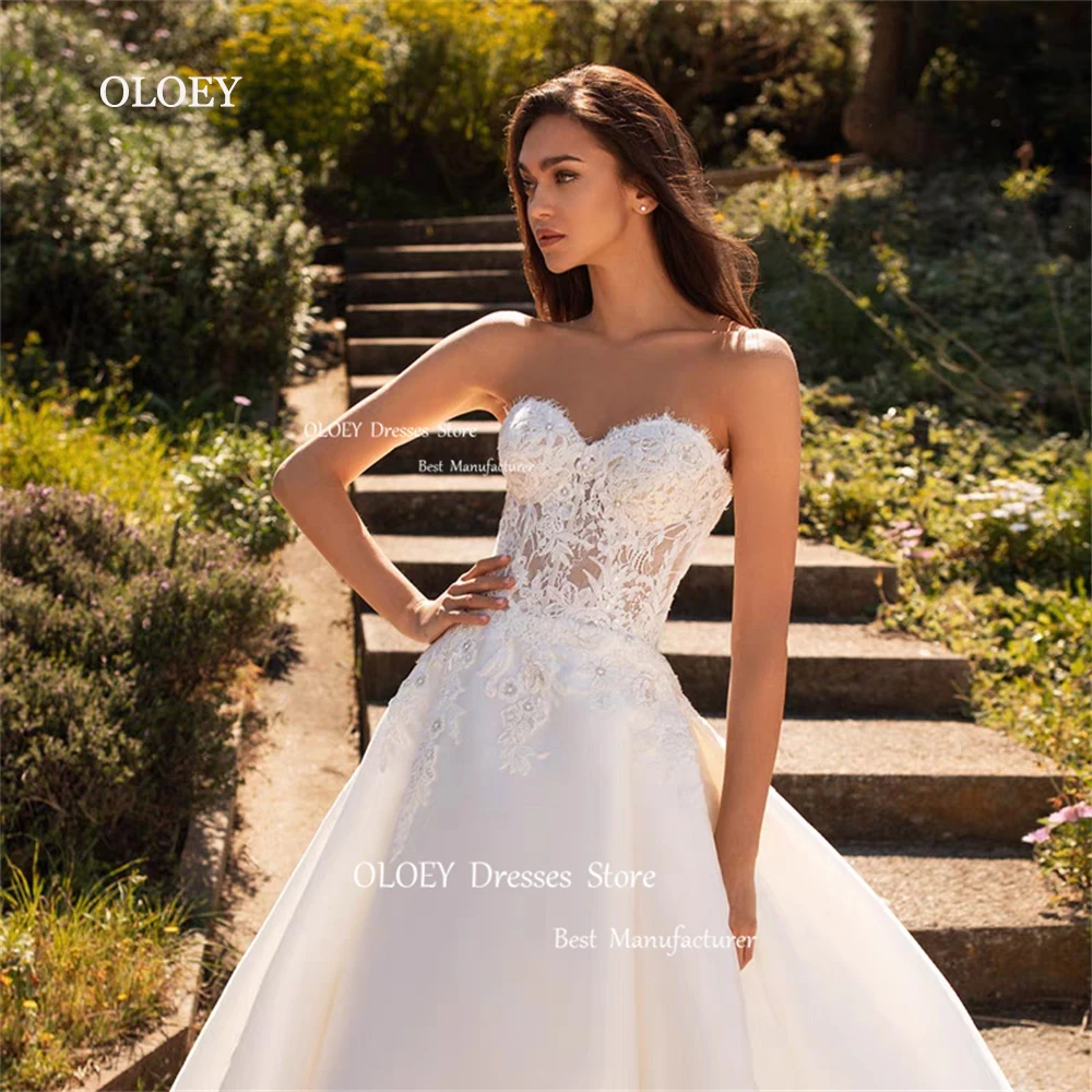 OLOEY Vintage Strapless Wedding Dresses 3D Appliques Crystal Lace Sleeveless A-Line Bridal Gowns Sweetheart Long Sweep Train