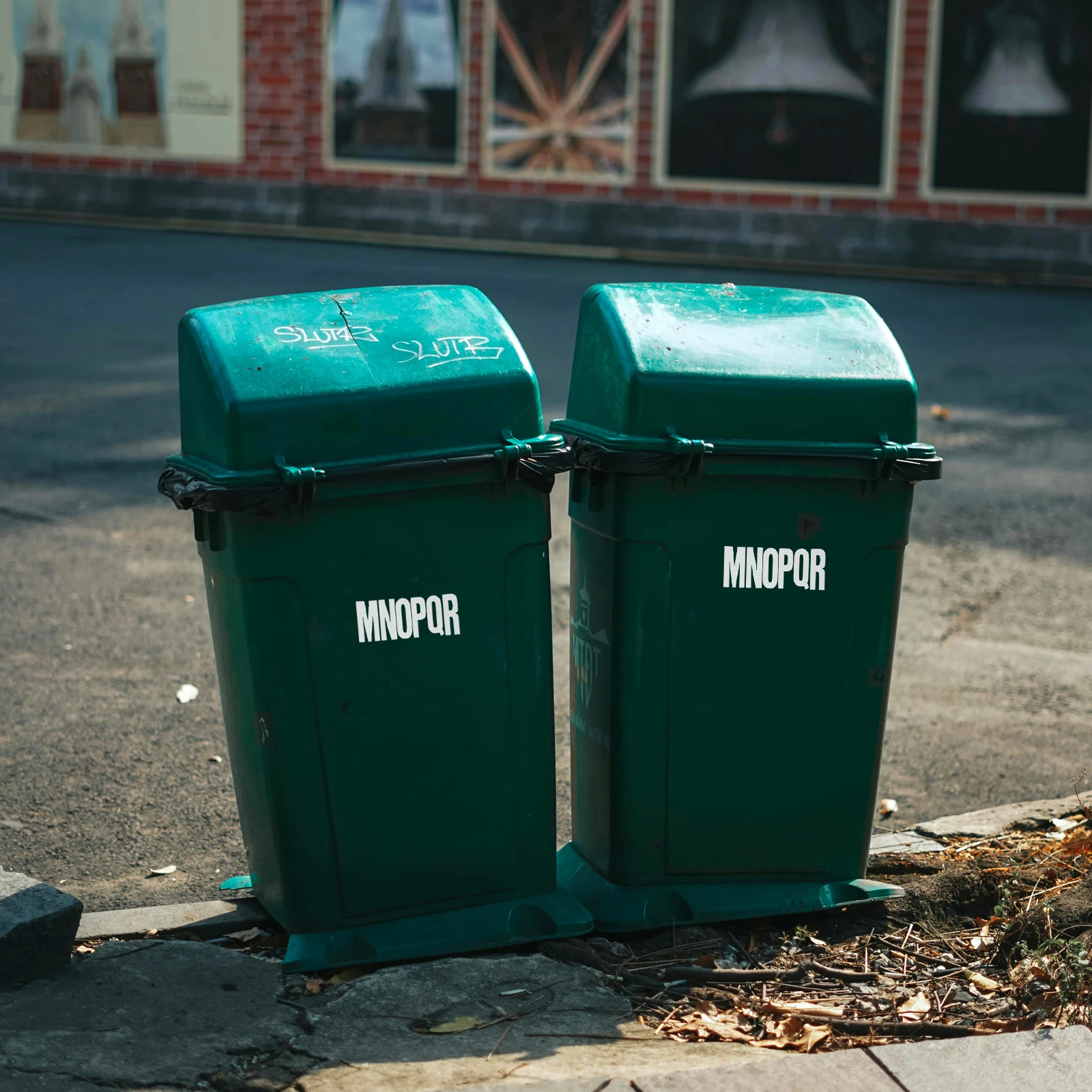 

8pcs PVC Trash Can Stickers Adhesive Letters Numbers for Mailboxes Outdoor Stick On Labels Easy Apply No Residue